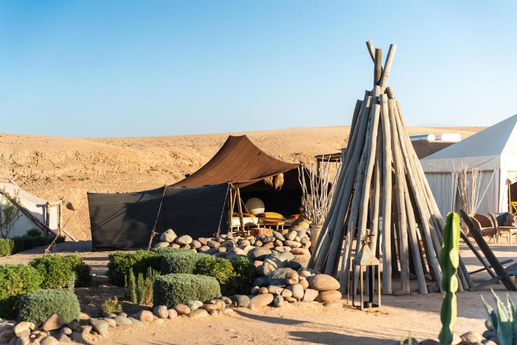 Lever du soleil sur l'Atlas depuis Inara Camp